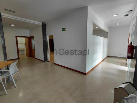 LOCAL CENTRO DE SANXENXO - ACONDICIONADO